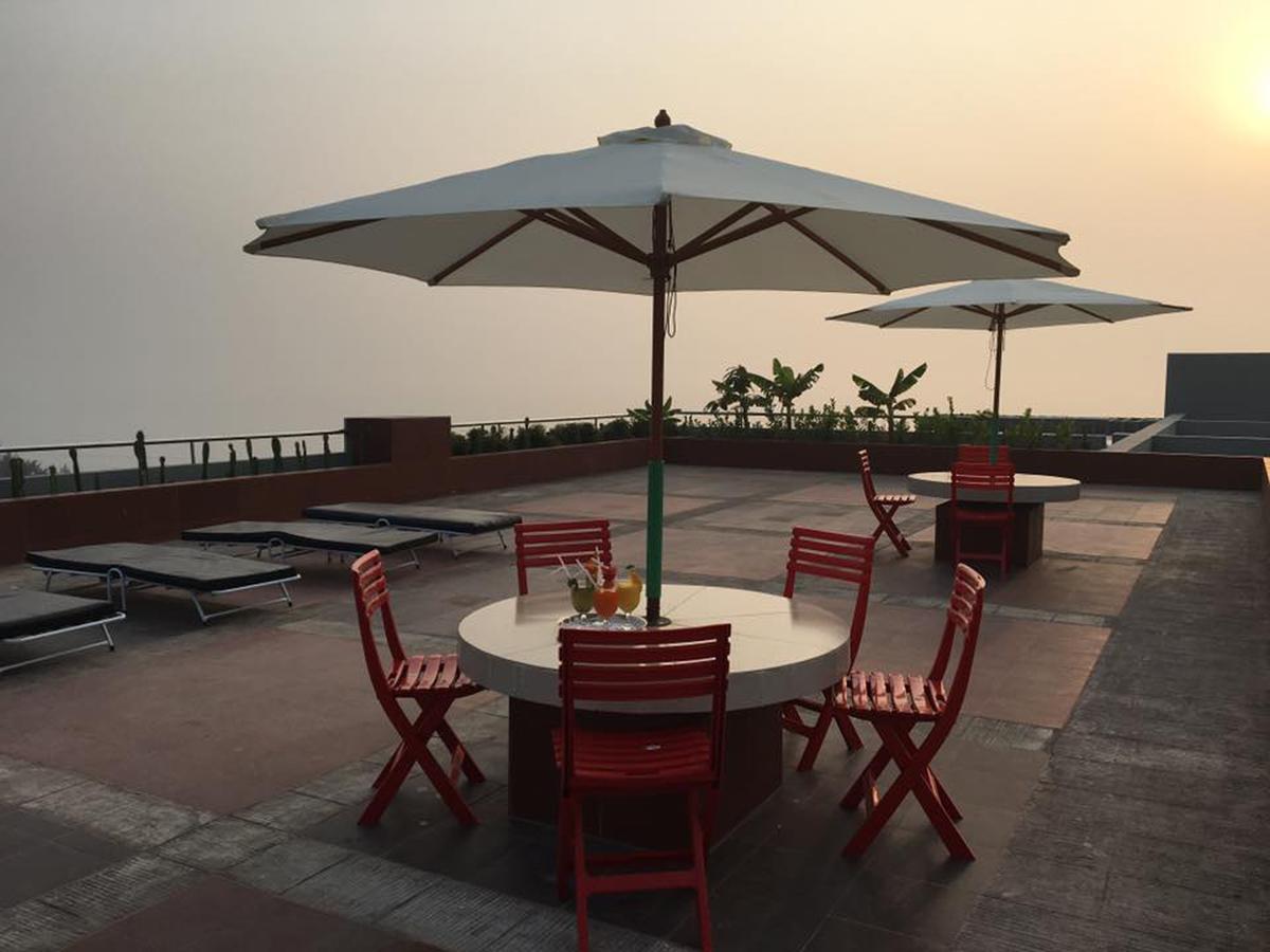 Neeshorgo Hotel & Resort Cox's Bazar Exterior photo